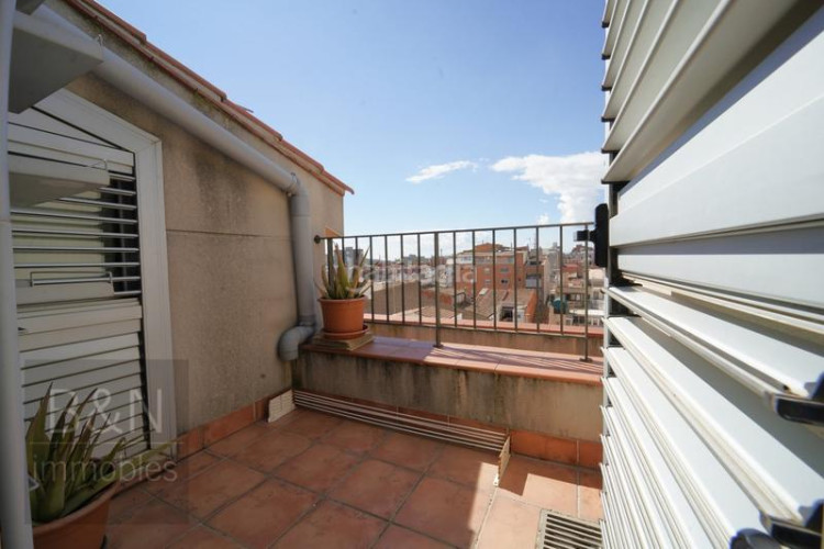 Dúplex impresionante dúplex de 4 dormitorios con 3 salidas al exterior espaciosidad y luz natural en cada rincón en Terrassa