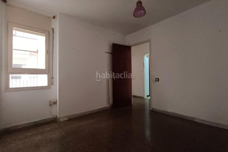 Piso zona de Can Boada. piso de 4habs. + 2lav. + balcó. necessita reforma en Terrassa