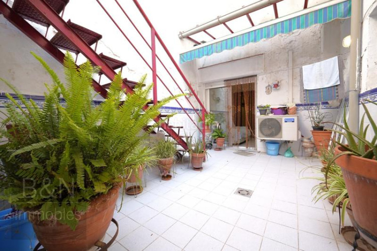 Piso una planta baja exclusiva, sin complicaciones, con espacios exteriores y mucho potencial. lista para empezar tu nueva vida. en Terrassa