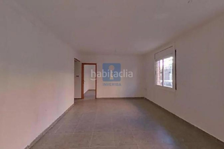 Piso inmueble ilegalmente okupado situado en la calle mossen angel rodamilans 222, bajos 4, , barcelona. en Terrassa