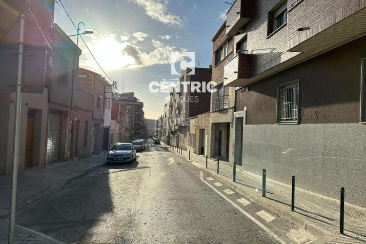Casa adosada casa para reformar completamente en Can Palet Terrassa
