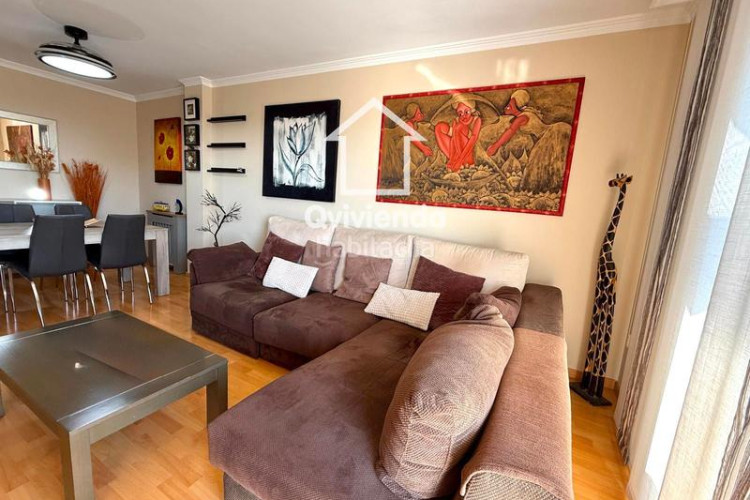 Ático  de 3 habitaciones con gran balcón en av glories catalanes, en Terrassa