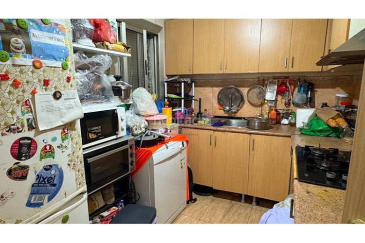 Piso  en venta tocando a passeig 22 juliol de 70m construidos de 3 habitaciones con ascensor y salida a balcón. en Terrassa