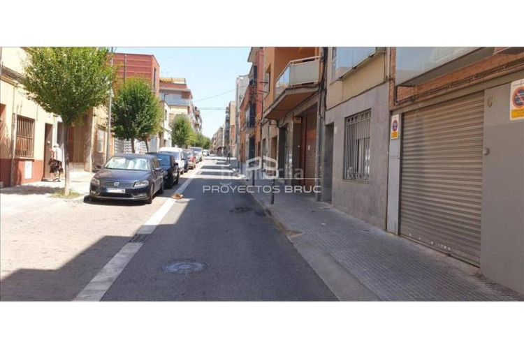 Dúplex  con amplia terraza, parking en venta infórmese en Terrassa