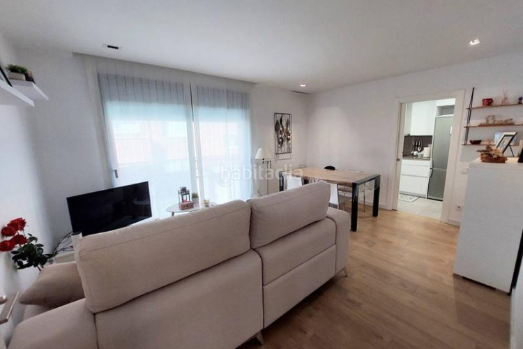 Piso  seminuevo junto a rambla, 3 habitaciones y pk opcional.. muy actual en Terrassa