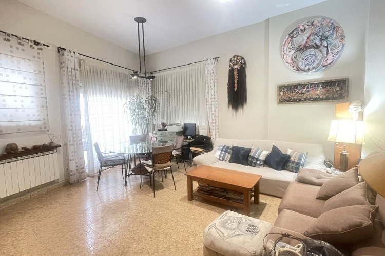 Plau00E7a del Mestre Serrat, Sant Pere