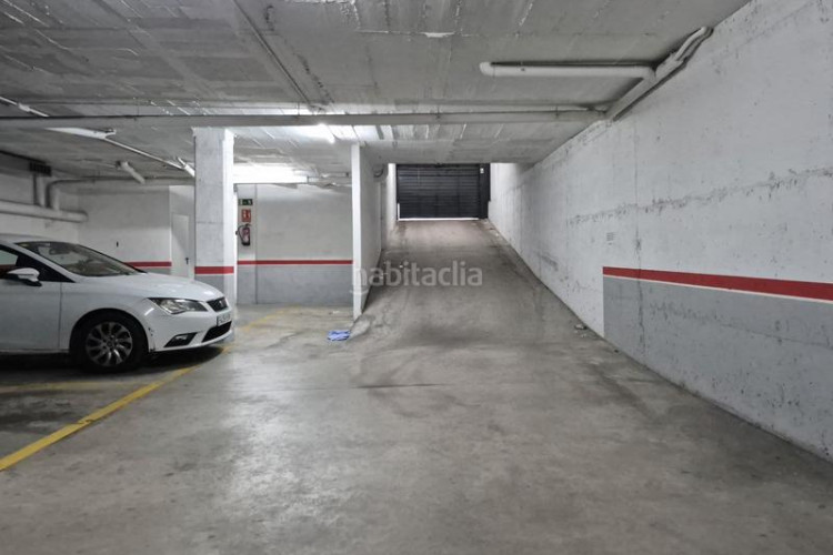 Piso Sant Pere Nord. calle girona. piso seminuevo de 3habs + 2lav. + patio + pk + trastero en Terrassa