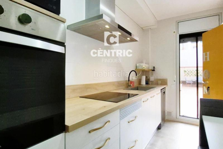 Piso planta baja seminueva de 3 hab con patio 60 m2 sur en francesc macia en Terrassa