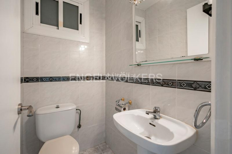 Apartamento oportunidad única! piso amplio de 99m construidos con 4 dormitorios y balcón en Terrassa