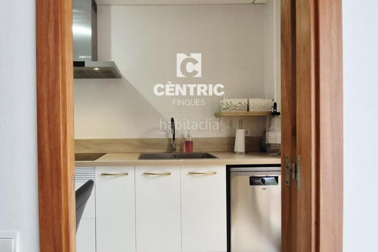 Piso planta baja seminueva de 3 hab con patio 60 m2 sur en francesc macia en Terrassa