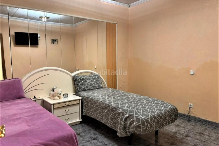 Casa adosada zona de Can Palet. casa adosada de 3hab. + 1lav. + patio + terraza en Terrassa