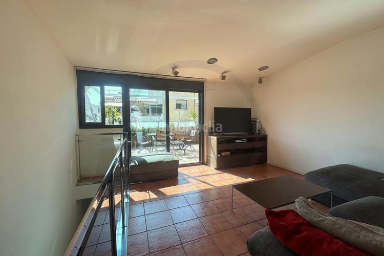 Casa adosada amplia casa adosada en La Maurina – 293 m², con garaje, ascensor y terrazas en Terrassa