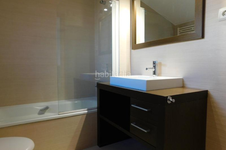 Dúplex zona de Ca n'Aurell. encantador dúplex de 2hab. + 1lav. y 1 aseo + terraza en Terrassa