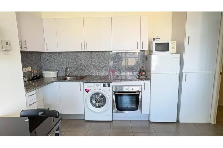 Piso  en venta con balcón a pie de comedor, parking y trastero, listo para entrar a vivir! en Terrassa