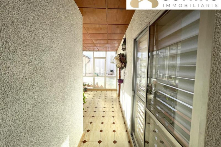 Casa adosada con amplias terrazas y gran potencial en Terrassa