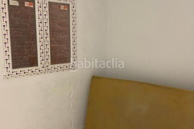 Piso sotano que tiene 3 apartamentos para reformar en zona de Can Palet!!! en Terrassa