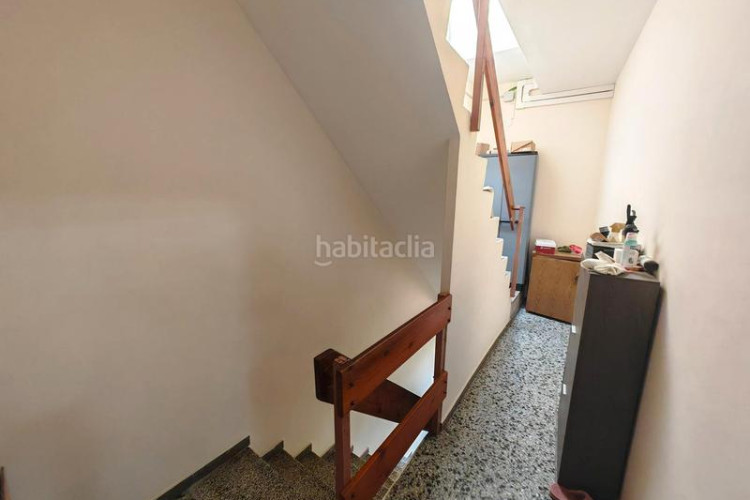 Casa zona de la grípia. casa adosada de 3 plantas + 4habs. + 2lav. + terraza + patio en Terrassa
