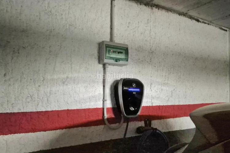 Piso edifici blau cel 3 hab amb 12 m2 sud al costat estacio est en Terrassa