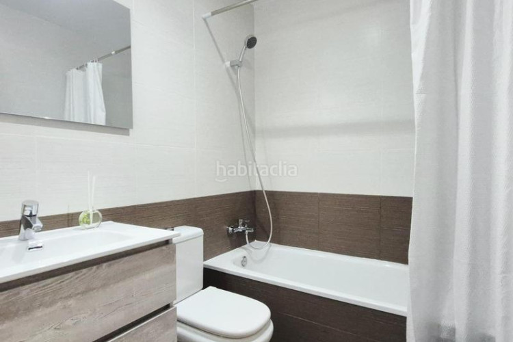 Planta baja  seminueva de 3 hab con patio de 60 m2 sur en rambla francesc macia en Terrassa