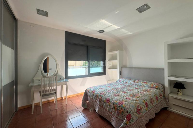 Casa adosada amplia casa adosada en La Maurina – 293 m², con garaje, ascensor y terrazas en Terrassa