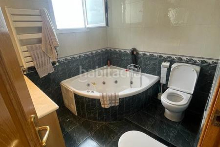 Chalet  en venta en La Cogullada, 5 dormitorios. en Terrassa