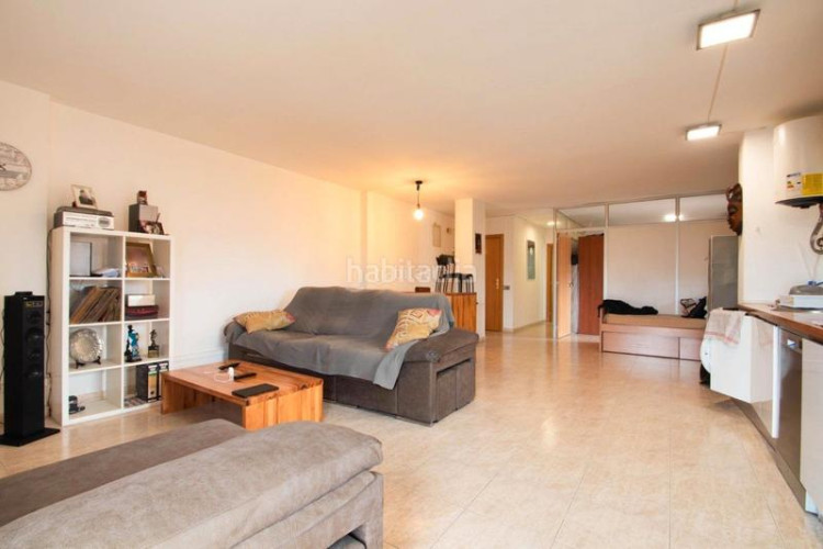 Piso en xuquer 6 local adaptat per habitatge i llogat en Terrassa