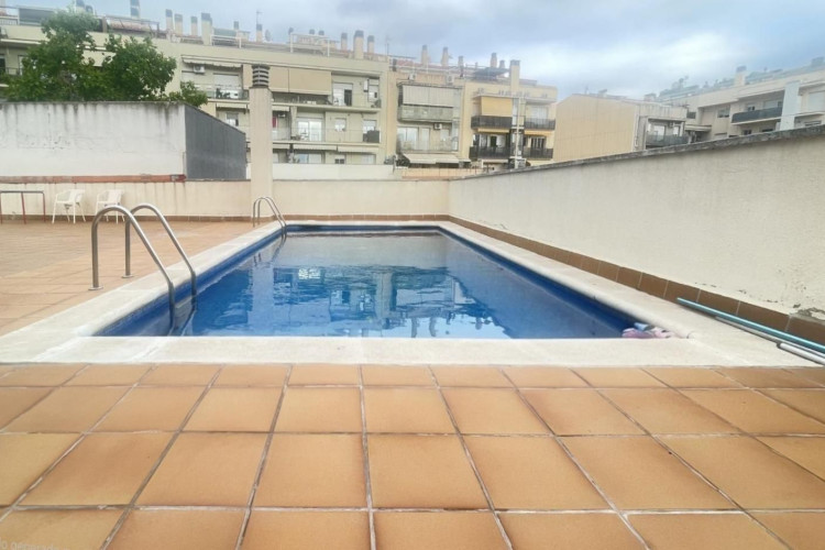 Plau00E7a del Mestre Serrat, Sant Pere
