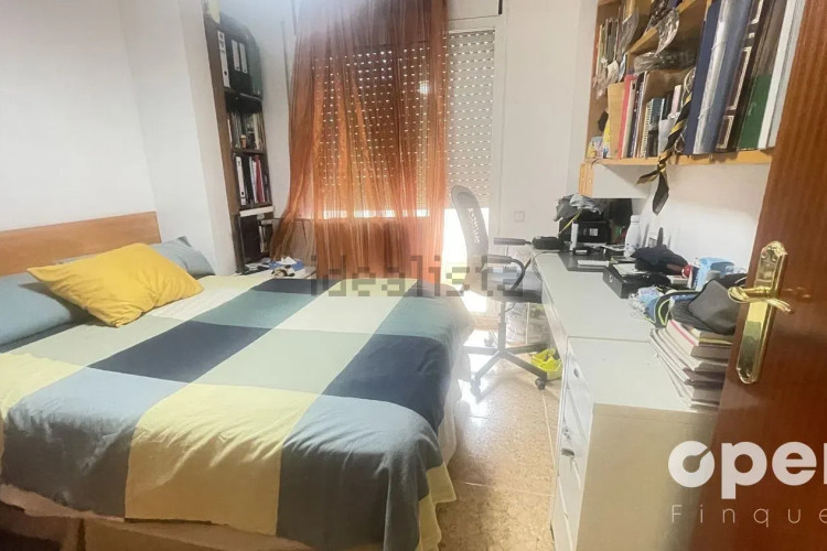 Piso en plaza del Mestre Serrat