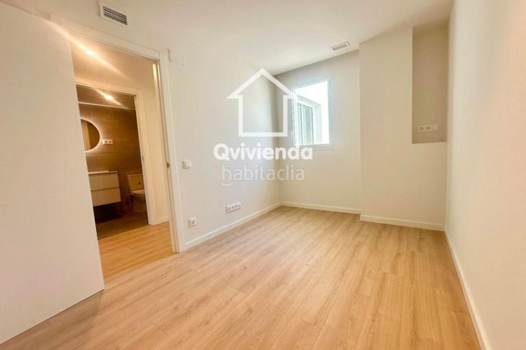 Piso  de 3 habitaciones con balcón en rbla francesc macià en Terrassa