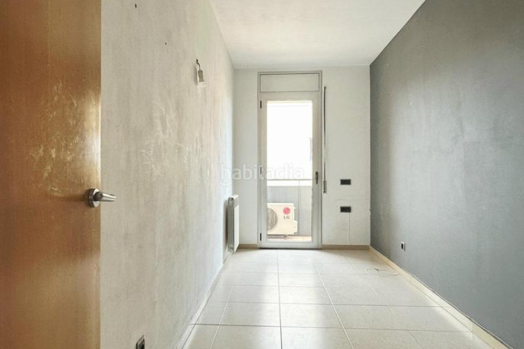 Ático atico 102 m2 con terraza de 53 m2 a pie de comedor incluye parquing y tratero en avenida madrid tocando estacio est en Terrassa