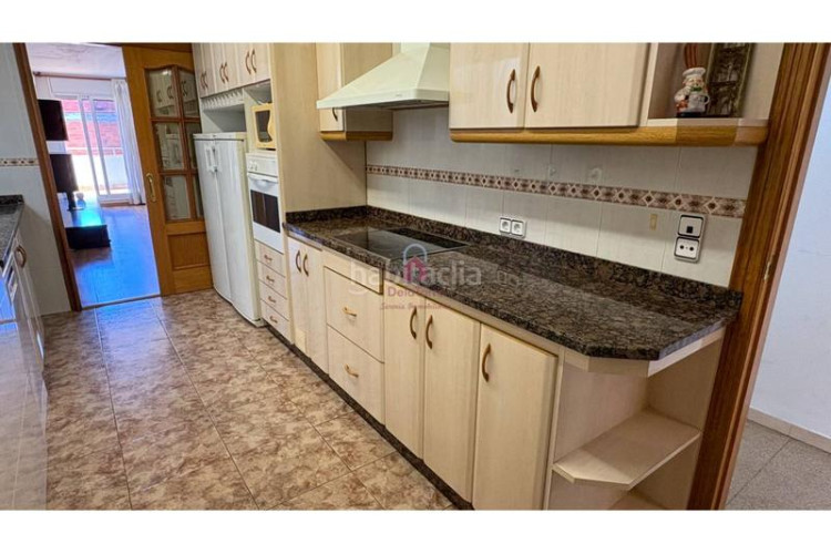 Ático  en venta tocando avda. jaume 1 de 105m construidos con salida a terraza de 18m a pie de comedor. en Terrassa