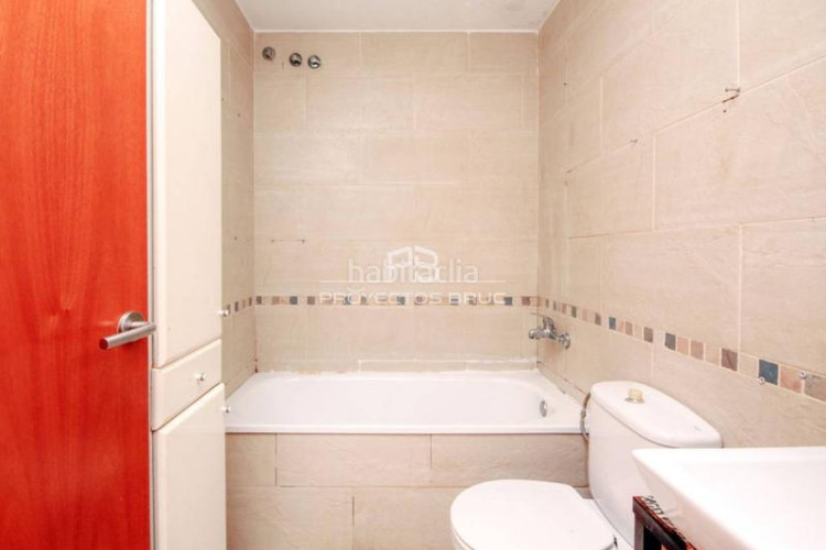 Piso  de 1 dormitorio, finca del 2006 en venta infórmese en Terrassa