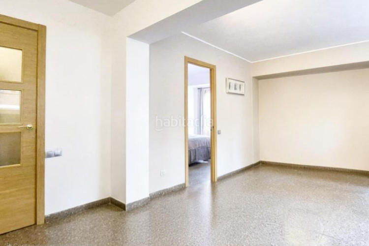 Piso cantoner de 115 m2 i 4 hab al carrer faraday a 100 metres de la plaça del progres en Terrassa