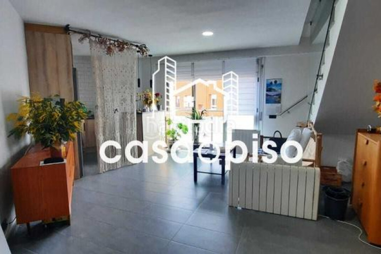 Dúplex  seminuevo en ca nanglada, 2 dormitorios, 2 baños, terraza de 15m y garaje. buena ubicación y vistas despejadas. ven a visit en Terrassa