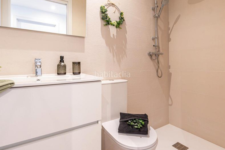 Dúplex zona de sant pere. dúplex de obra nueva de 3habs. + 2lav. + patio+ balcón en Terrassa