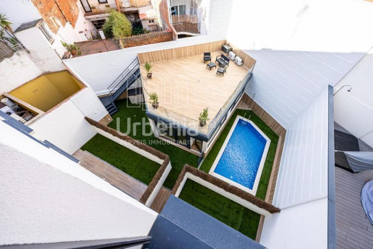 Dúplex luminosos dúplex con terraza con buenas vistas de 3 y 4 dormitorios en Terrassa