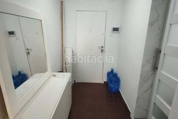 Piso  reformado en La Cogullada 3 dormitorios, 1 baño, todo exterior, cocina individual, con dos balcones uno de 6m y otro de 4m y en Terrassa