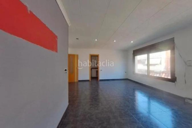 Piso errassa (barcelona). "okupado" (no se puede visitar ni hipotecar). en Terrassa