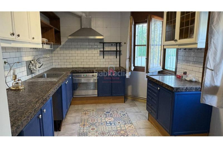 Casa  de 200m construidos en venta a 4 vientos en la urbanización font de lespardenya, en Terrassa