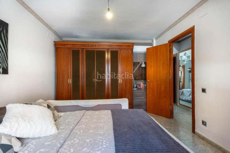 Casa adosada casa para entrar a vivir, con patio y terraza. a 10min. estación renfe este. en Terrassa