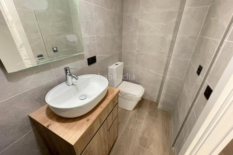 Piso zona de Ca n'Aurell. obra nueva de 3habs + 2lav. + patio en Terrassa