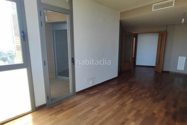 Piso  de 3 habitaciones, y 2 baños en Egara Terrassa