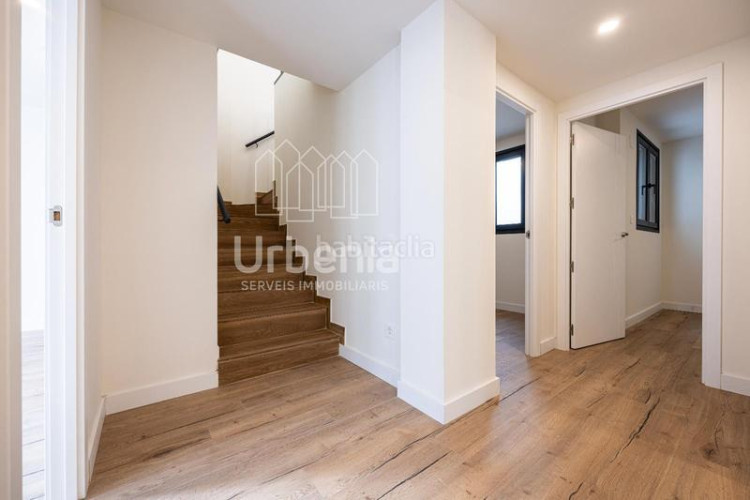 Dúplex luminosos dúplex con terraza con buenas vistas de 3 y 4 dormitorios en Terrassa