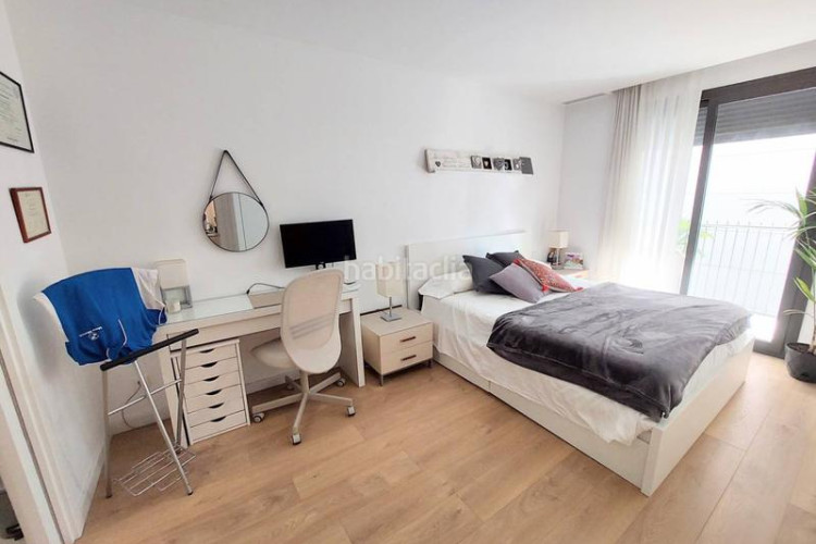 Piso  seminuevo junto a rambla, 3 habitaciones y pk opcional.. muy actual en Terrassa