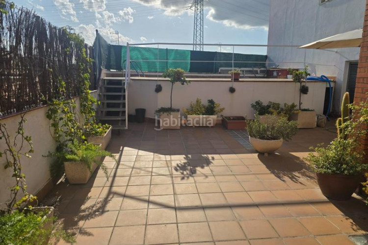 Chalet casa de 3 plantas con piscina y gran garajealmacén en Terrassa