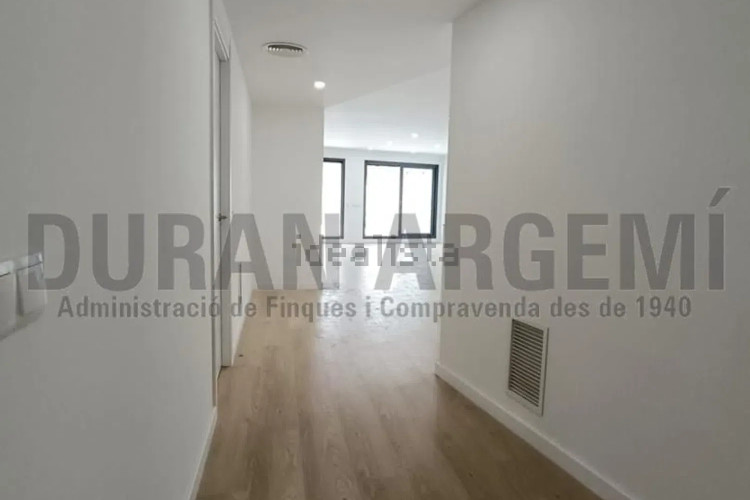 Piso en calle Transversal, 181
