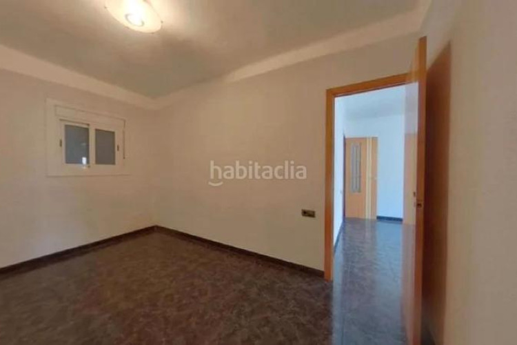Piso errassa (barcelona). "okupado" (no se puede visitar ni hipotecar). en Terrassa