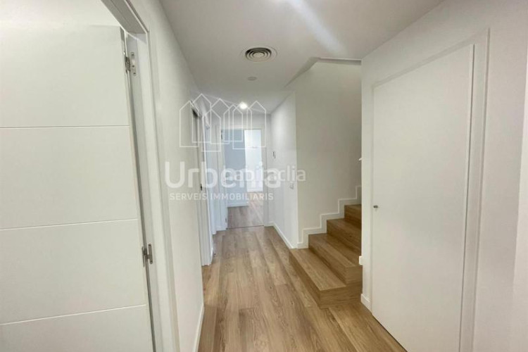 Dúplex duplex tercera planta, 4 habitaciones y con terrazas en Terrassa