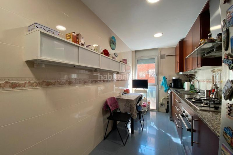 Piso zona de siglo xx. piso de 2habs + 1lav + trastero + pk opcional en Terrassa