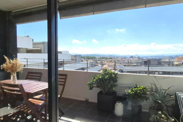 Piso edifici blau cel 3 hab amb 12 m2 sud al costat estacio est en Terrassa